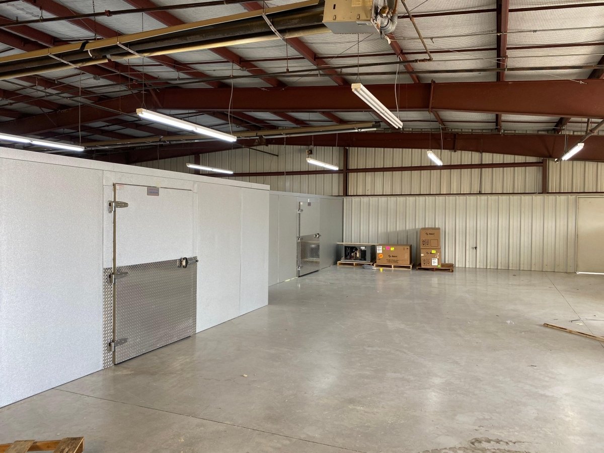 Commercial refrigeration system components supporting temperature control in an institutional walk-in mortuary refrigerator