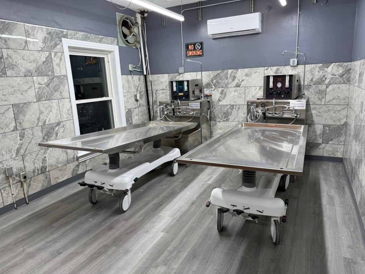360-degree rotating hydraulic embalming prep table on its axis