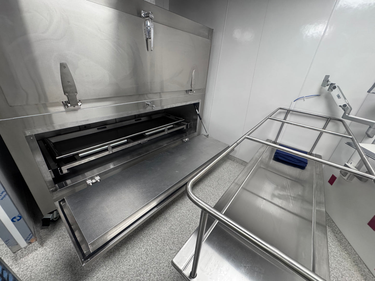 2-body bariatric vault-style morgue cooler for hospital and medical examiner facilities