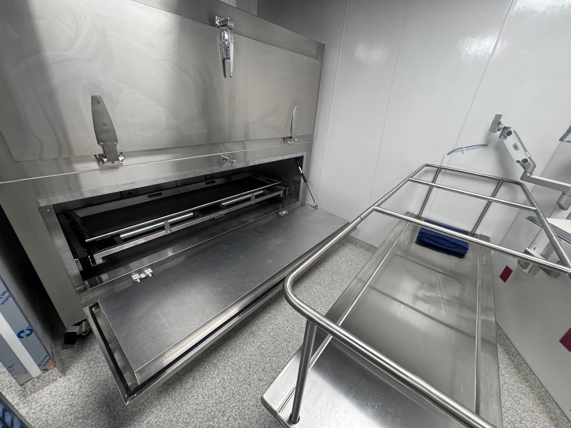 2-body bariatric vault-style morgue cooler for hospital and medical examiner facilities